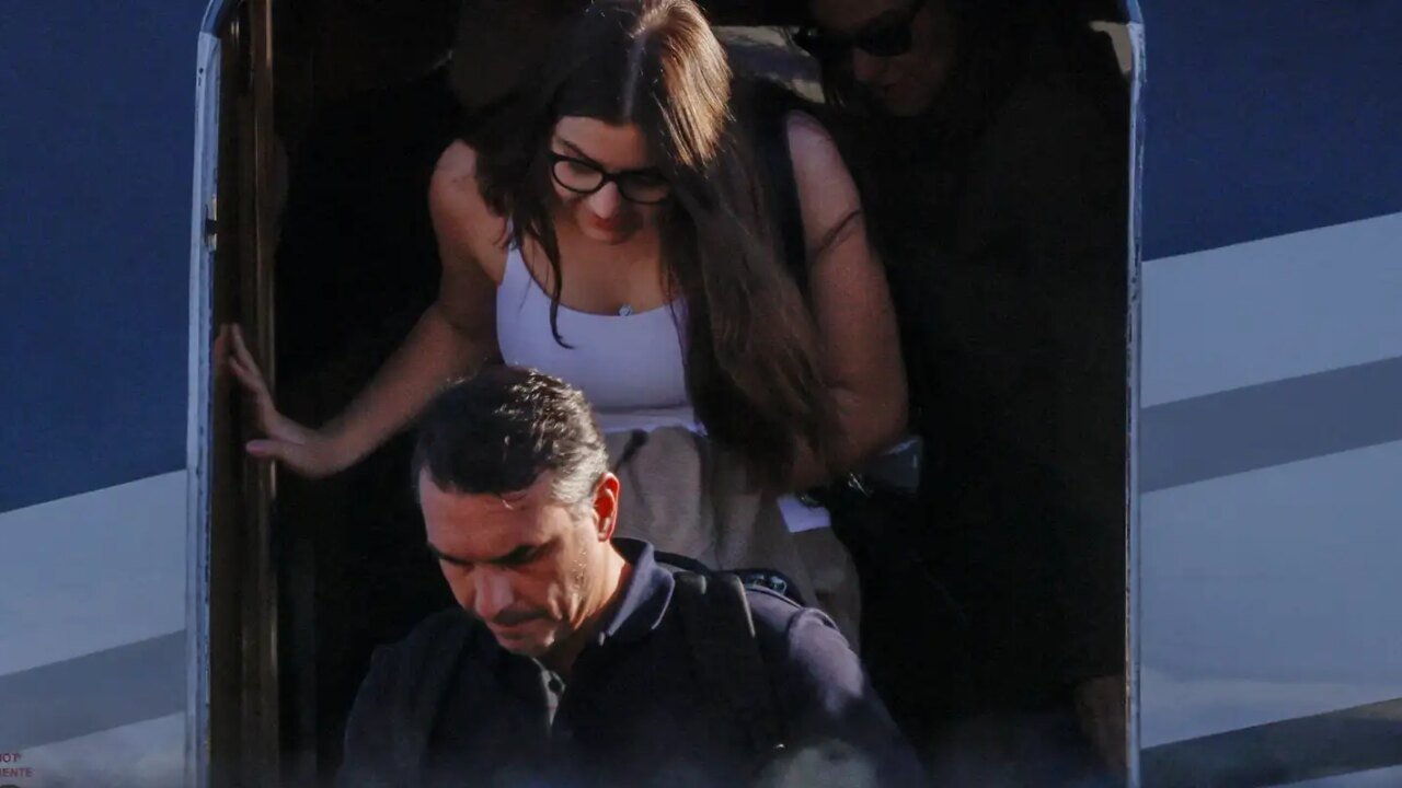 Flávio Bolsonaro chega aos Estados Unidos após deixar o Brasil