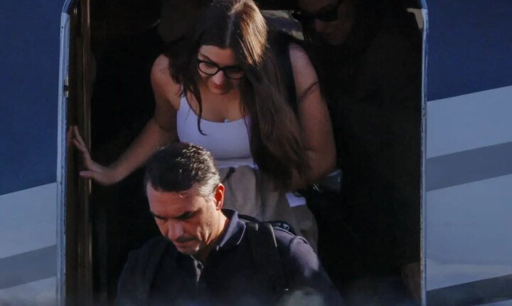 Flávio Bolsonaro chega aos Estados Unidos após deixar o Brasil