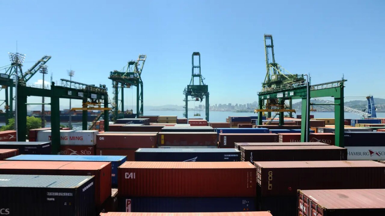 Balança comercial tem superávit de US$ 7,74 bilhões em setembro