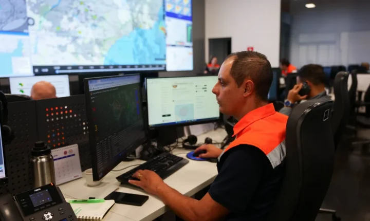 Defesa Civil de SP emite 28 alertas de chuva e mantém alerta laranja em todo o estado neste domingo (25)