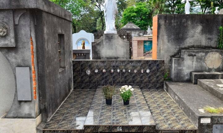 Polícia de SP investiga venda de dados de mortos a funerárias