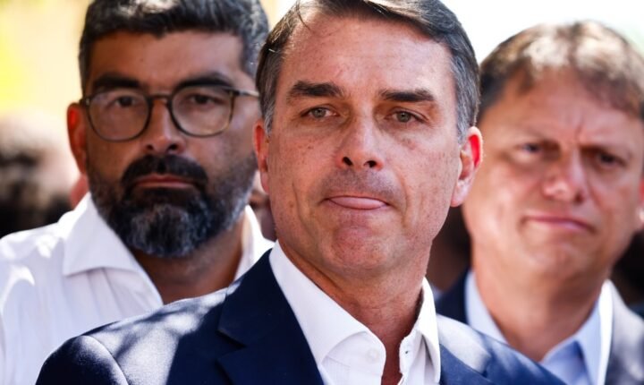 Flávio Bolsonaro afirma que não participará de debate na Band/Jovem Pan: ‘Não está previsto’