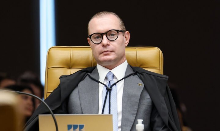 Zanin concede liminar e prorroga votação até as 19h em todo o Brasil