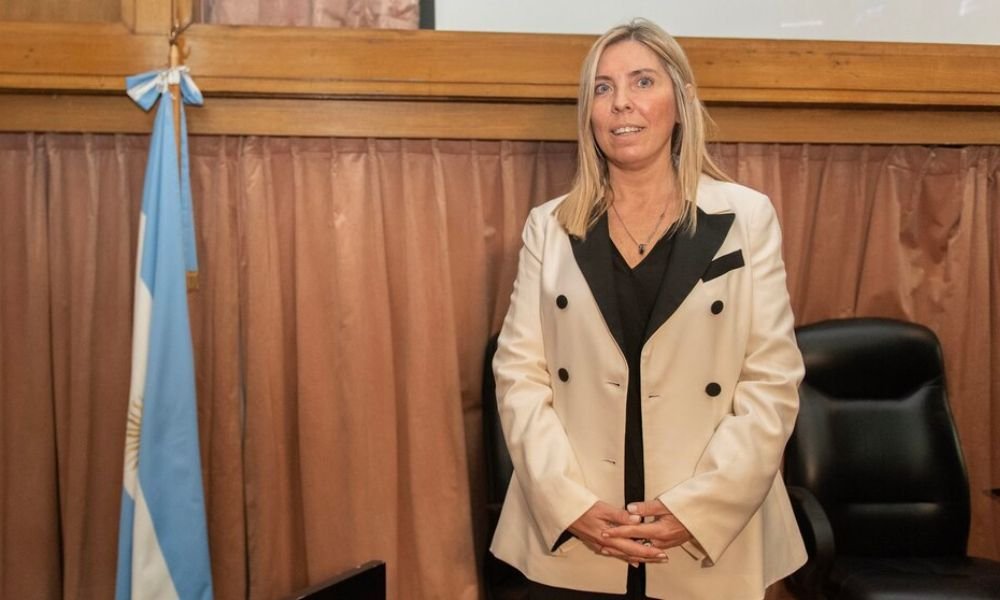 Juíza argentina pede investigação do governo Milei sobre entrada de Flávio no país