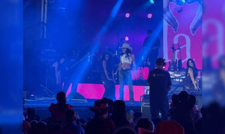 Show de Ana Castela reúne milhares de pessoas no primeiro dia da ExpoArapongas