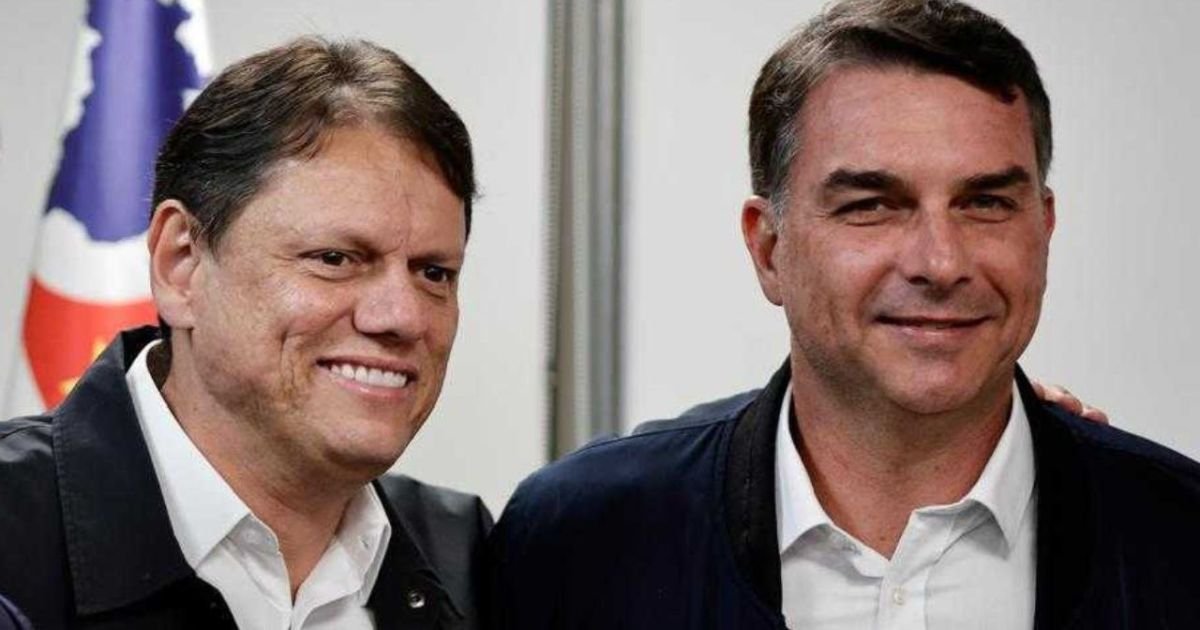 Tarcísio afirma desconhecer fuga de Flávio Bolsonaro do país