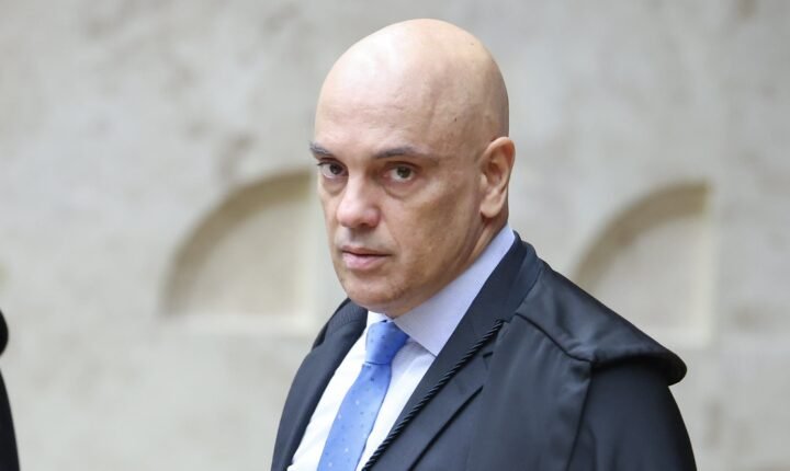 Moraes vota em SP e destaca excelência do sistema eleitoral brasileiro