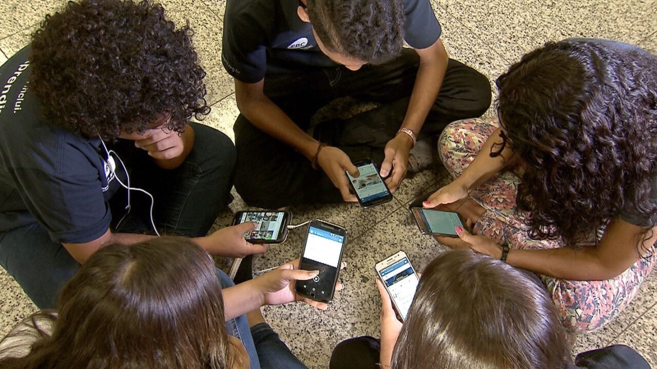Pesquisa revela resistência ao uso de celulares por crianças de até 3 anos