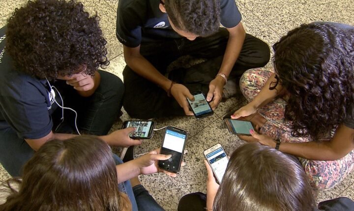 Pesquisa revela resistência ao uso de celulares por crianças de até 3 anos
