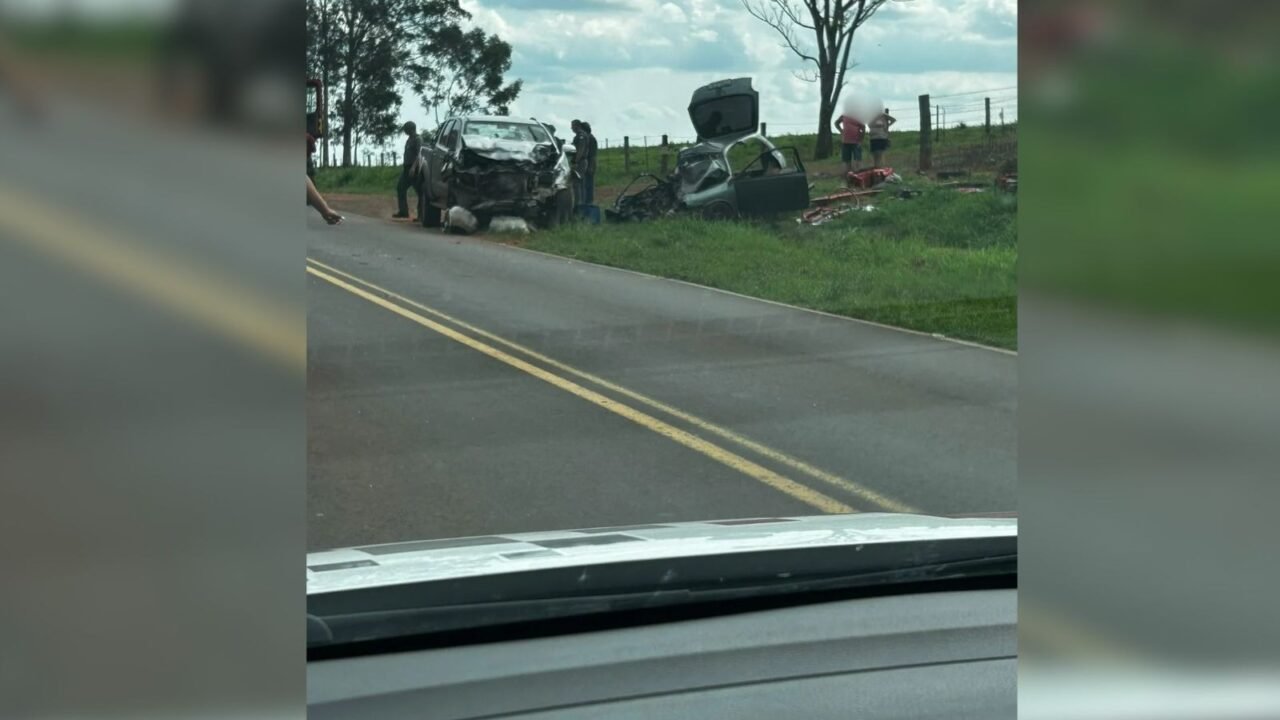Acidente entre carro e caminhonete deixa quatro mortos em rodovia de Piacatu