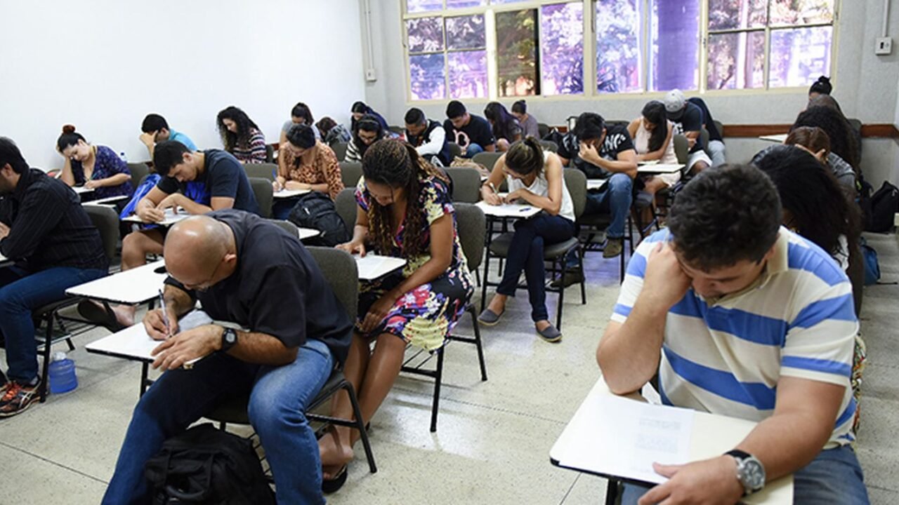 Provas de português para estrangeiros começam nesta terça-feira