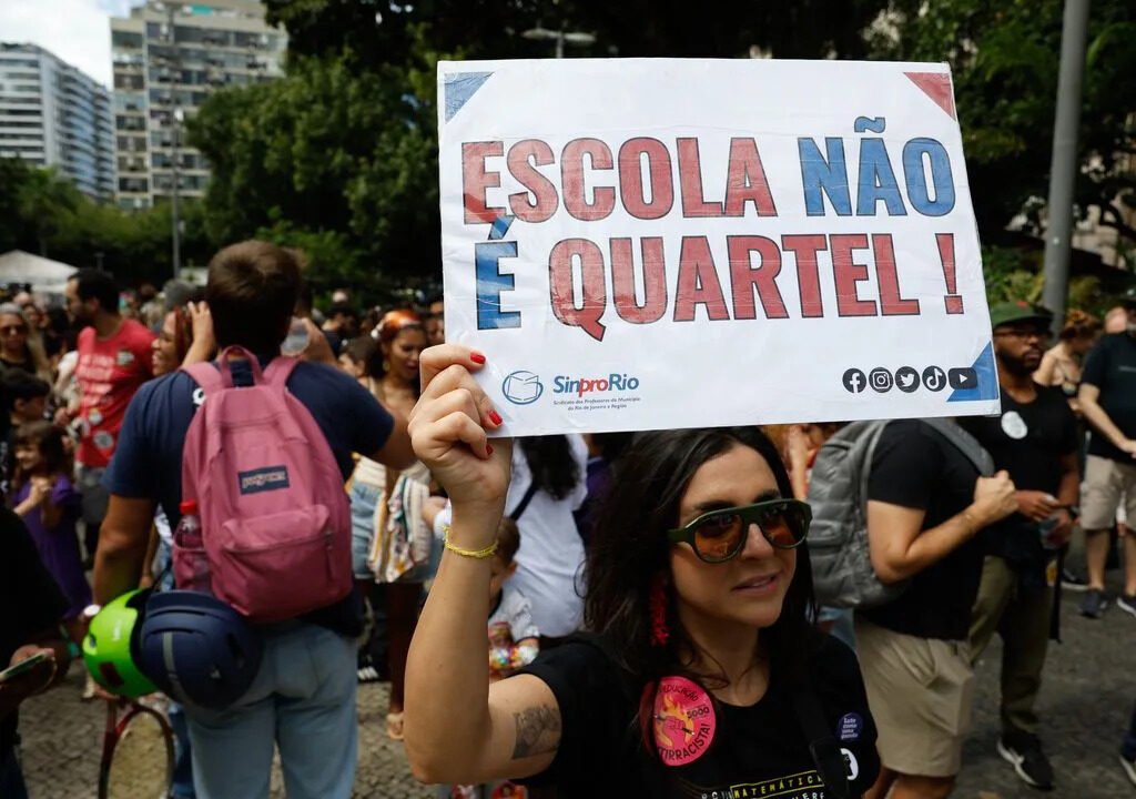 Estudantes realizam ato no centro do Rio de Janeiro em apoio à reeleição de Lula