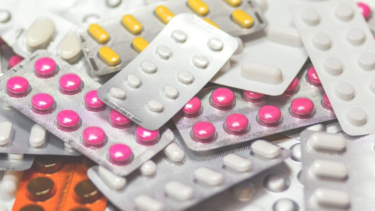 Anvisa proíbe lotes de medicamento para tratar câncer