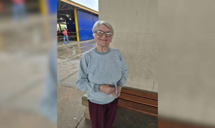 Aos 89 anos, idosa que viveu ditadura e redemocratização no Brasil faz questão de votar: ‘Acho importante’