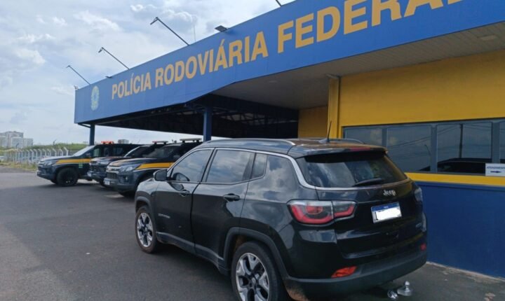 Polícia Federal recupera carro furtado em SP durante abordagem na BR-153 em Rio Preto