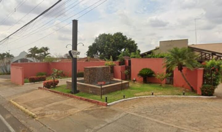 Mulher afirma que se escondeu em porta-malas antes de ir para motel com pastor e homem que morreu