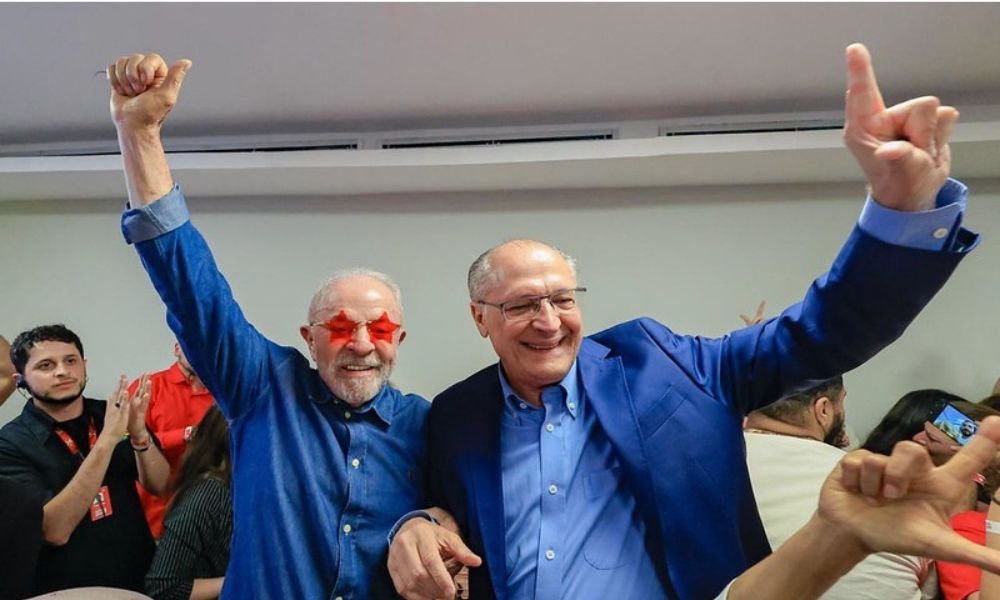 Na Avenida Paulista, Lula celebra quarto mandato como ‘fato histórico que deve ao povo brasileiro’