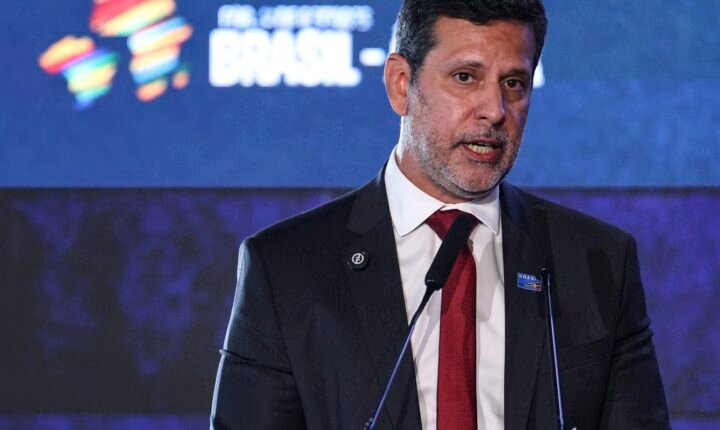 MEC irá pedir investigação de ameaças a universidades em redes sociais