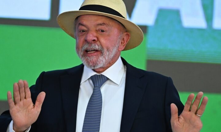 Equipe de Lula responde TSE e aceita desafio de Flávio sobre sigilos