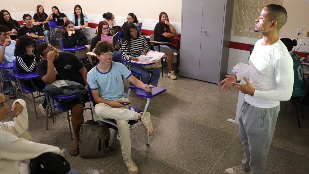 Enem 2026: inscritos automáticos devem escolher idioma da prova até 18 de outubro