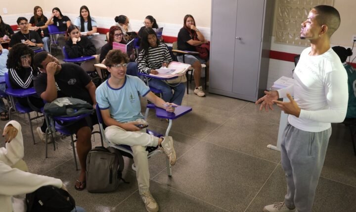 Enem 2026: inscritos automáticos devem escolher idioma da prova até 18 de outubro