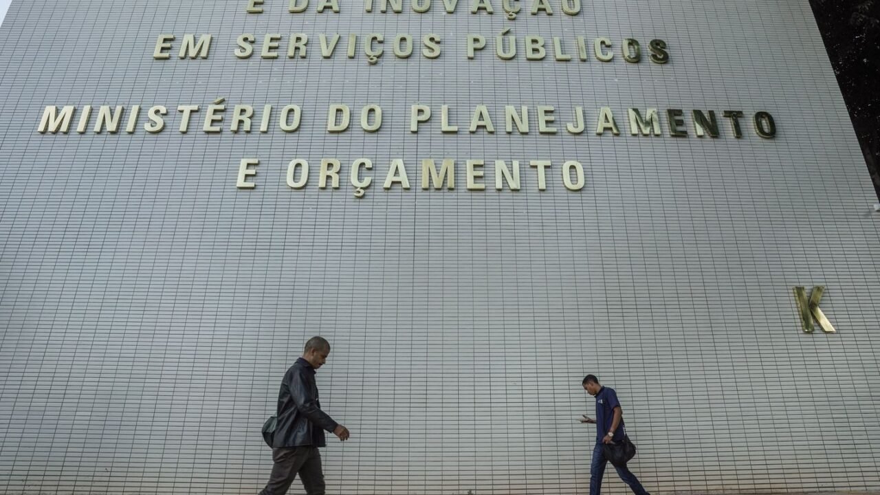 Governo pretende realocar R$ 20 bilhões no Orçamento de 2027