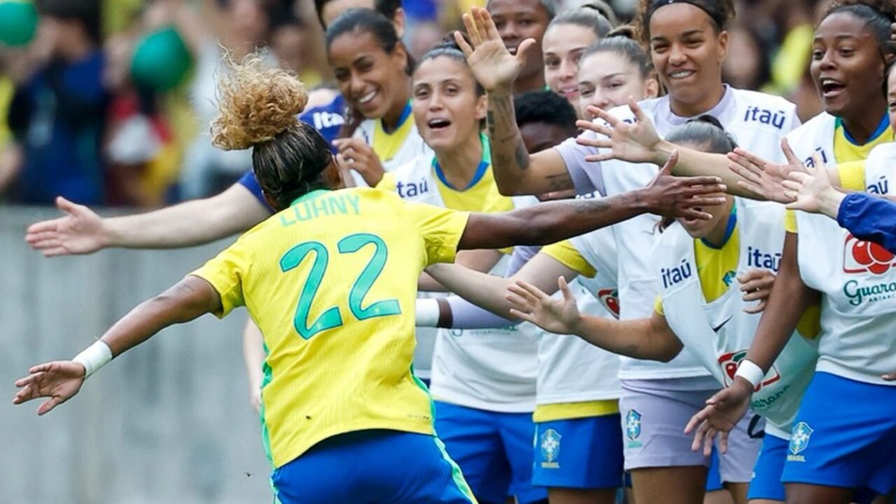 Seleção feminina vence Argentina por 3 a 1 em estreia no Beira-Rio