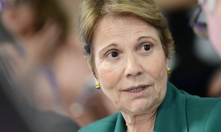 Ex-ministra de Bolsonaro reconhece vitória de Lula após Flávio questionar resultado