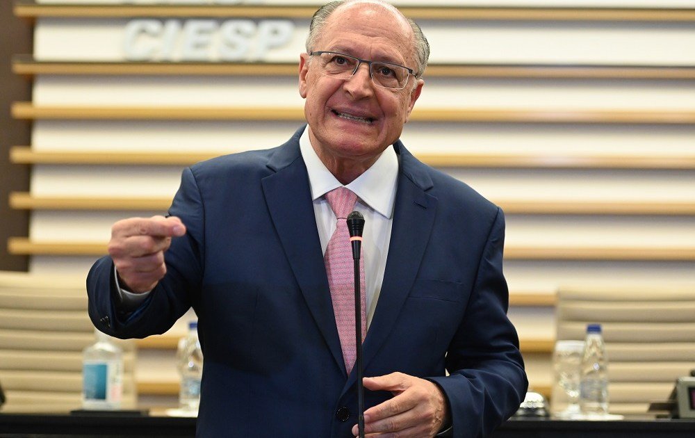 Em busca de indecisos, Alckmin participa de eventos com evangélicos e judeus