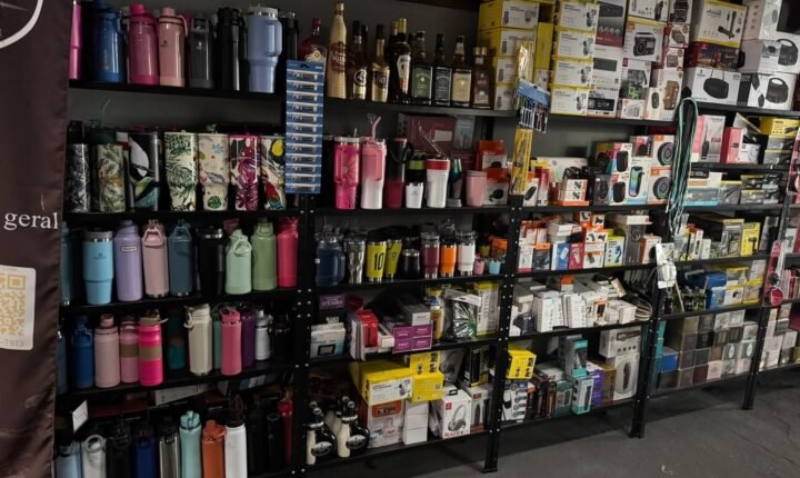 Polícia apreende mais de R$ 18 mil em dinheiro, perfumes e eletrônicos importados em Penápolis