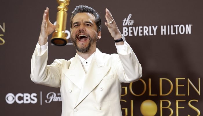 No talk show de Jimmy Kimmel, Wagner Moura diz que Bolsonaro inspirou seu filme e chama 2018-2022...