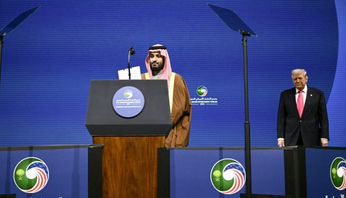 Trump aposta em acordo nuclear e busca paz entre Israel e Arábia Saudita Brendan Smialowski / AFP
