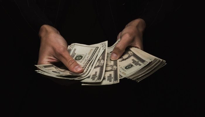 Vida com dinheiro: saiba como ganhar mais e fazer sobrar