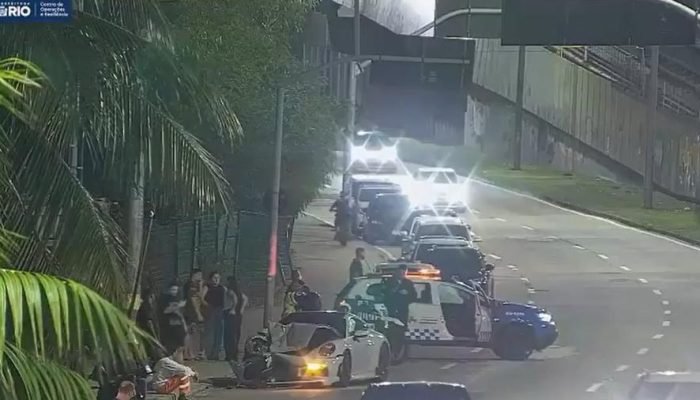 Acidente envolveu ao menos quatro veículos Imagem: Reprodução/Centro de Operações Rio