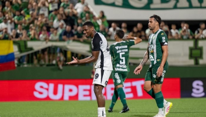Erros nos ataques fizeram imperar o placar zerado entre Chapecoense e Corinthians
