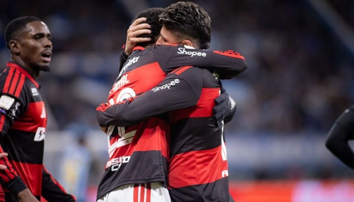 O primeiro tempo foi movimentado, com o Flamengo assumindo o controle das ações desde o início.