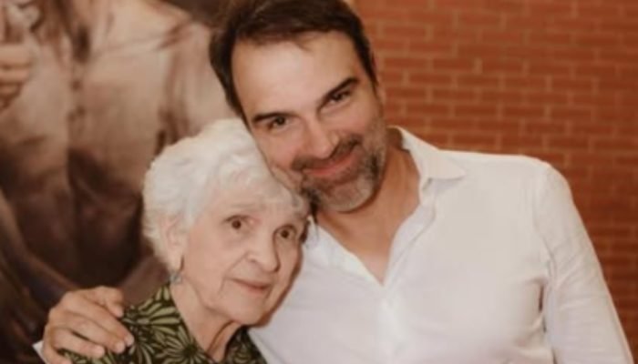 Morre dona Janira, mãe do apresentador Tadeu Schmidt, aos 92 anos.