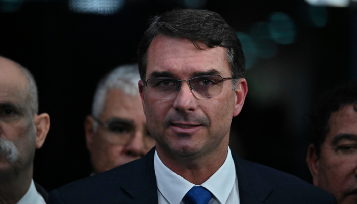 Flávio Bolsonaro esteve com Donald Trump na Casa Branca