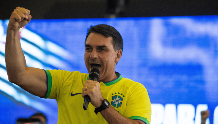 Senador Flávio Bolsonaro (PL-RJ) durante lançamento da pré-candidatura de Guilherme Derrite ao...
