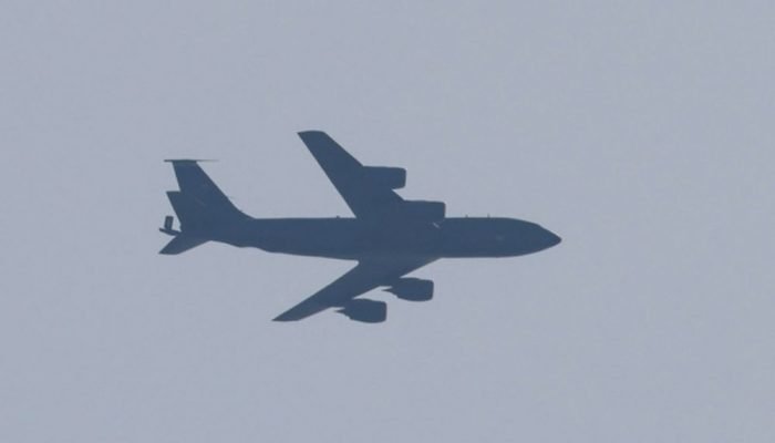 Avião de reabastecimento americano KC-135