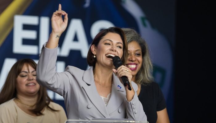 Zema ainda busca uma composição para sua chapa à disputa presidencial, enquanto que Michelle p...