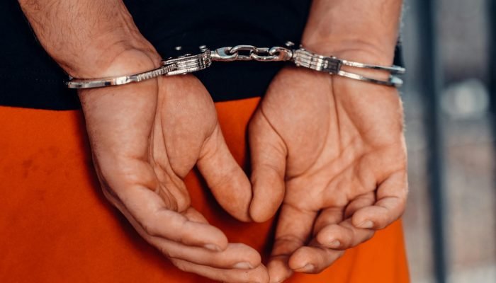 Suécia quer reduzir a maioridade penal para 13 anos após aumento de crimes graves cometidos por...