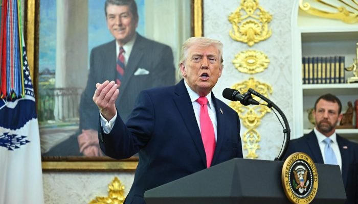 O presidente dos EUA, Donald Trump, durante a cerimônia de posse de Markwayne Mullin como novo s...
