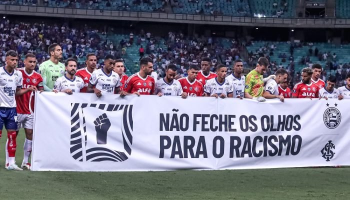 BA - LIBERTADORES/BAHIA X INTERNACIONAL - ESPORTES - Jogadores de Bahia e Internacional entram em...